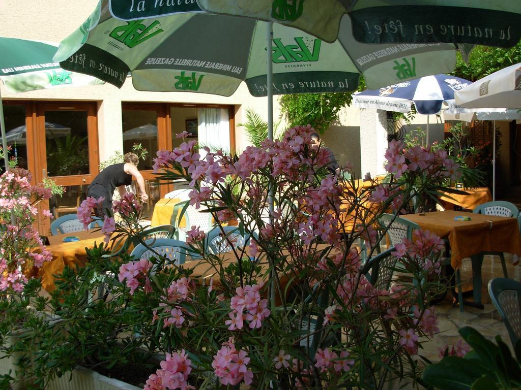 Hotel The Originals Romans-Sur-Isere Le Clos Des Tanneurs Exterior foto