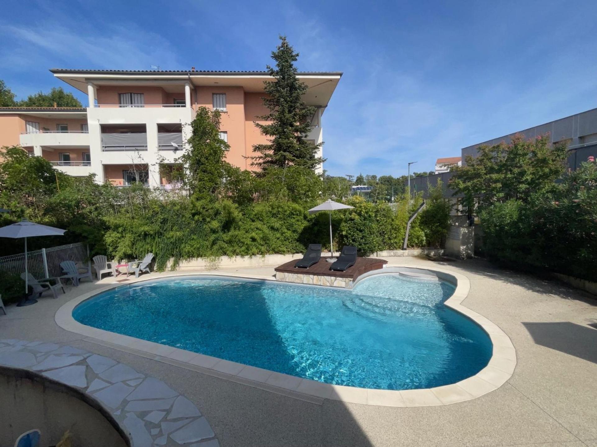 Hotel The Originals Romans-Sur-Isere Le Clos Des Tanneurs Exterior foto